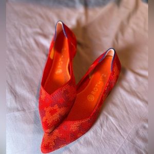 Rothy’s red botanicamo the point